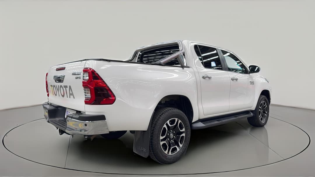 2022 Toyota Hilux Sr5 (4x4), Automatic, 80428 km, Right Back Diagonal (45- Degree) View