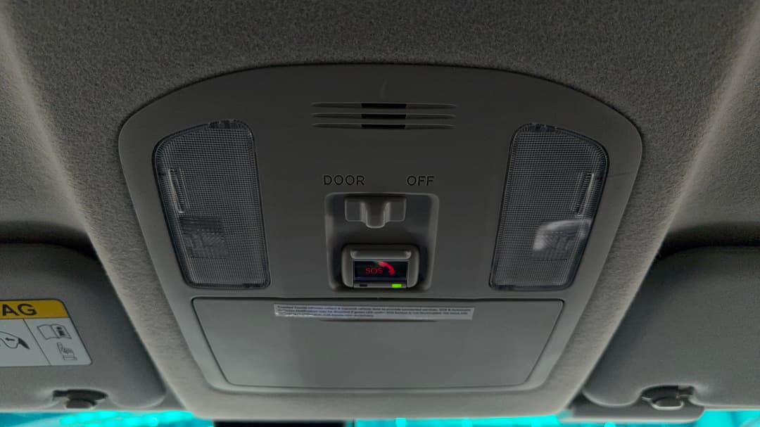 2022 Toyota Hilux Sr5 (4x4), Automatic, 80428 km, On-Roof Controls/Sunglass holder