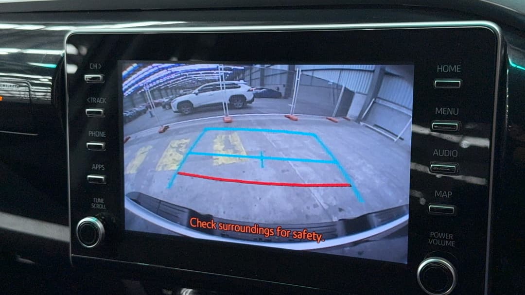 2022 Toyota Hilux Sr5 (4x4), Automatic, 80428 km, Parking Camera