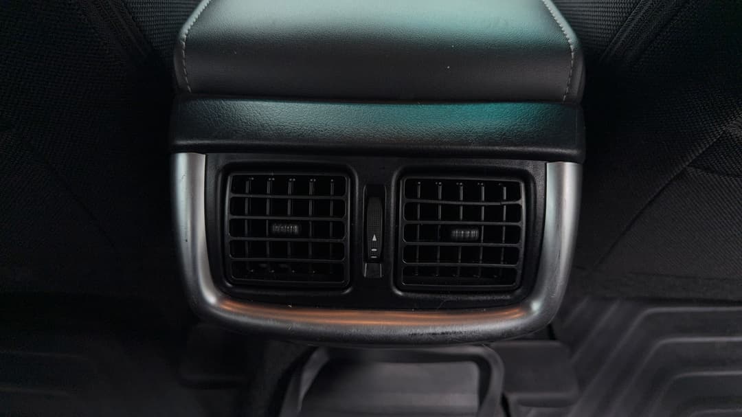 2022 Toyota Hilux Sr5 (4x4), Automatic, 80428 km, Rear A/C Vent