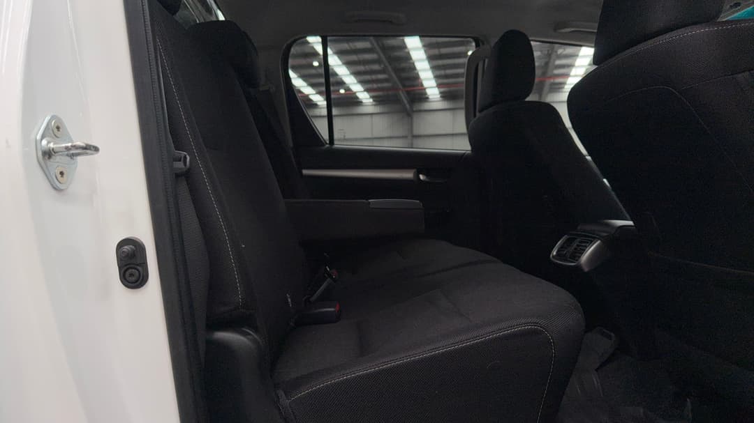 2022 Toyota Hilux Sr5 (4x4), Automatic, 80428 km, Right Side Rear Door Cabin View