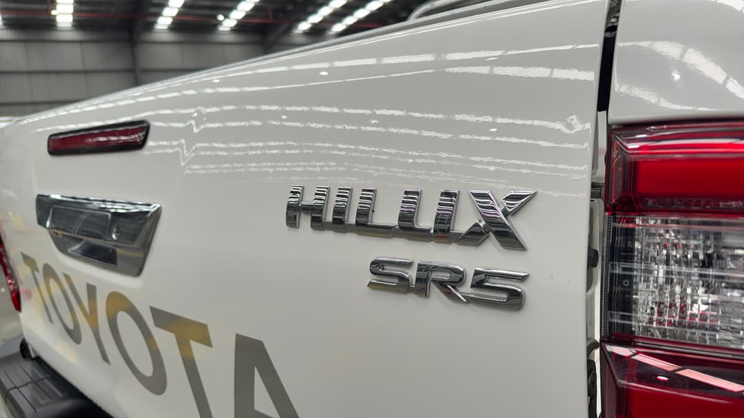 2022 Toyota Hilux Sr5 (4x4), Automatic, 80428 km, Badge (Boot Right Side)