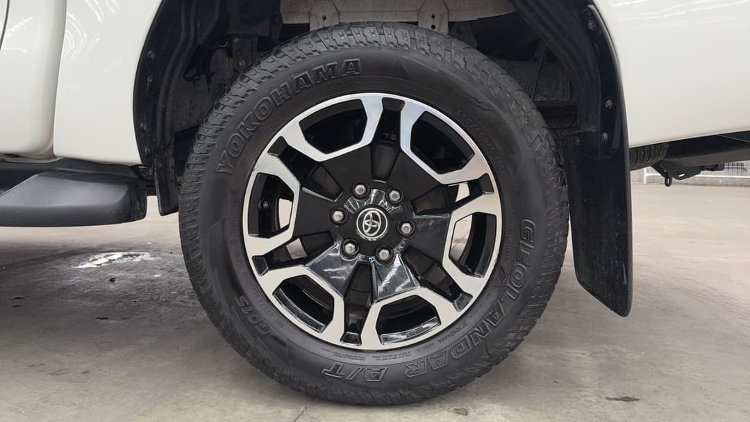 2022 Toyota Hilux Sr5 (4x4), Automatic, 80428 km, Left Rear Wheel