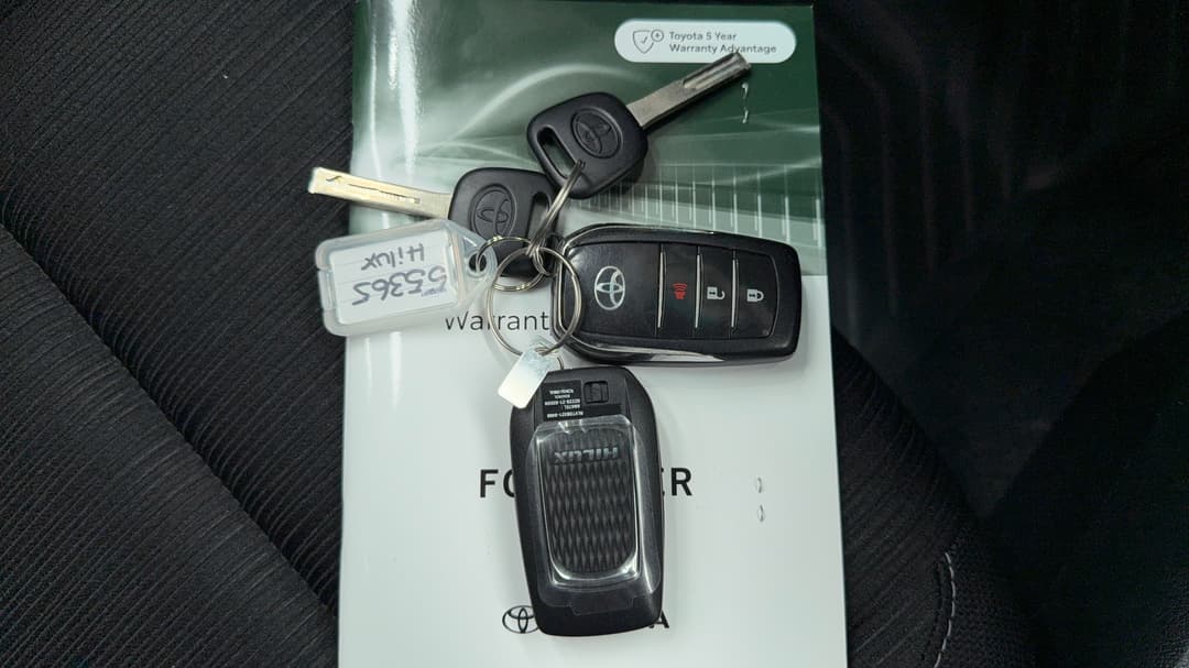 2022 Toyota Hilux Sr5 (4x4), Automatic, 80428 km, Key Close-up