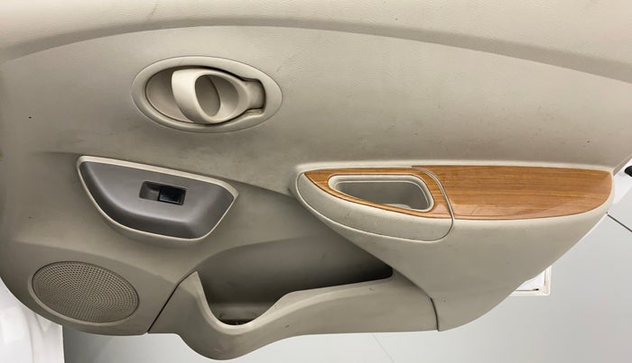 2014 Datsun Go T, Petrol, Manual, 19,696 km, Driver Side Door Panels Control