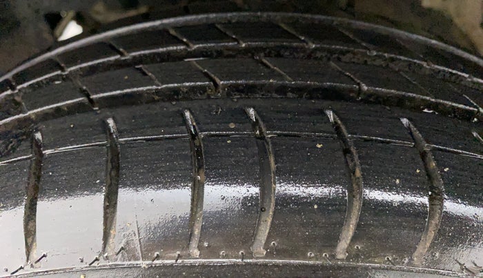 2014 Datsun Go T, Petrol, Manual, 19,696 km, Left Front Tyre Tread