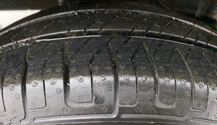 2014 Datsun Go T, Petrol, Manual, 19,696 km, Right Rear Tyre Tread