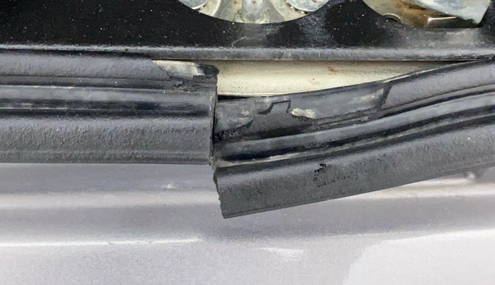 2013 Maruti Wagon R Stingray VXI, Petrol, Manual, 58,276 km, Dicky (Boot door) - Weather strip has minor damage