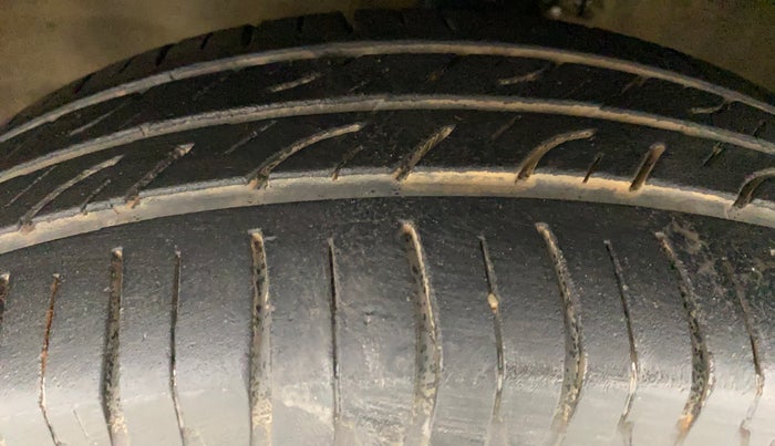 2013 Maruti Wagon R Stingray VXI, Petrol, Manual, 58,276 km, Left Front Tyre Tread