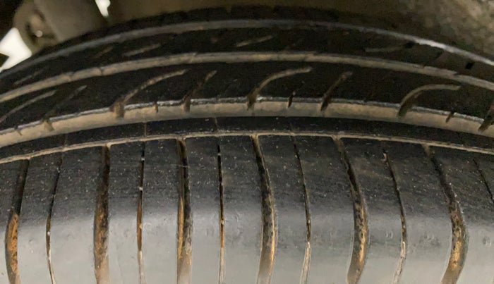 2013 Maruti Wagon R Stingray VXI, Petrol, Manual, 58,276 km, Right Rear Tyre Tread