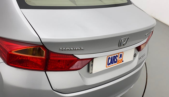 2015 Honda City 1.5L I-VTEC V MT, Petrol, Manual, 43,831 km, Dicky (Boot door) - Slightly dented