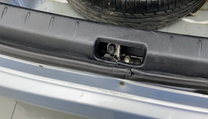 2011 Toyota Etios VX, Petrol, Manual, 76,468 km, Dicky (Boot door) - Weather strip has minor damage