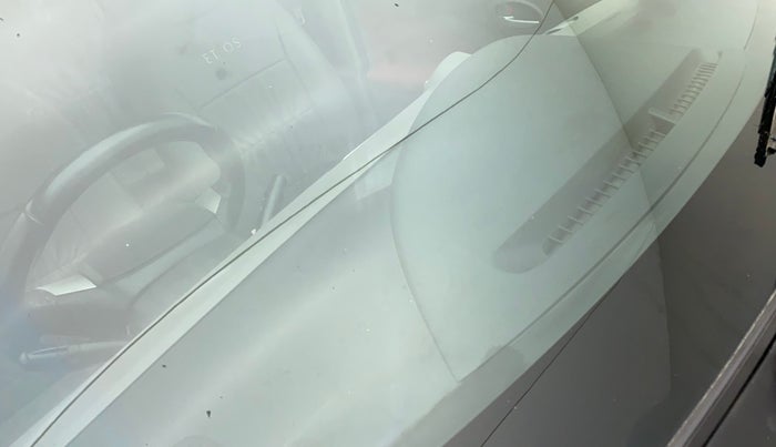 2011 Toyota Etios VX, Petrol, Manual, 76,468 km, Front windshield - Minor spot on windshield