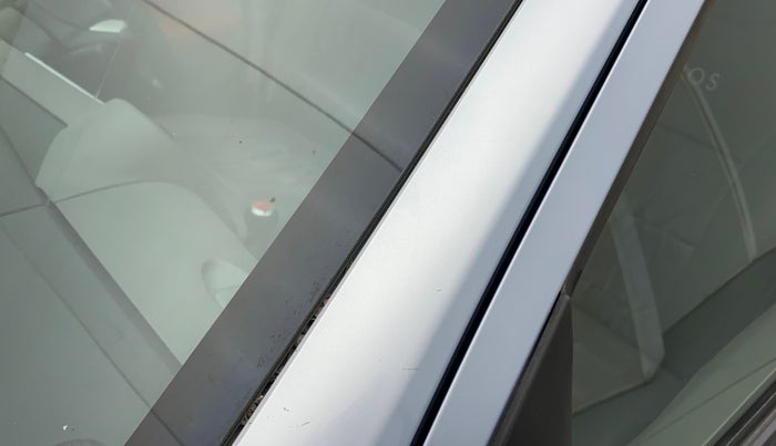 2011 Toyota Etios VX, Petrol, Manual, 76,468 km, Left A pillar - Paint is slightly faded