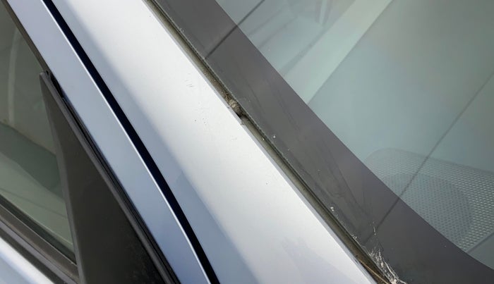 2011 Toyota Etios VX, Petrol, Manual, 76,468 km, Right A pillar - Paint is slightly faded