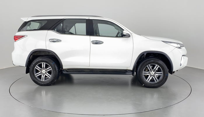 2017 Toyota Fortuner 2.8 4x2 AT, Diesel, Automatic, 80,744 km, Right Side View