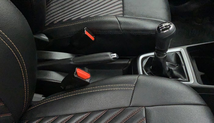 2018 Maruti Swift ZXI PLUS, Petrol, Manual, 48,119 km, Gear lever - Boot cover slightly torn