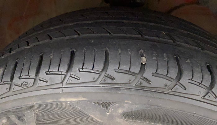 2018 Maruti Swift ZXI PLUS, Petrol, Manual, 48,119 km, Right Front Tyre Tread