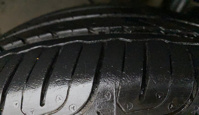 2016 Tata Tiago XZ PETROL, Petrol, Manual, 38,971 km, Right Front Tyre Tread