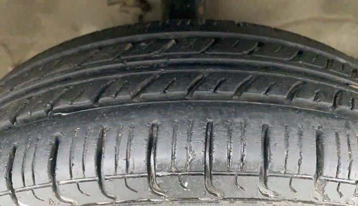 2015 Maruti Wagon R 1.0 LXI, Petrol, Manual, 67,139 km, Right Front Tyre Tread