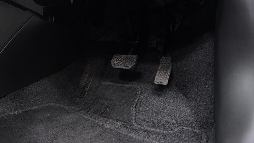 2023 Suzuki Swift Gl Navi Plus, Automatic, 18593 km, Pedals and Footmat