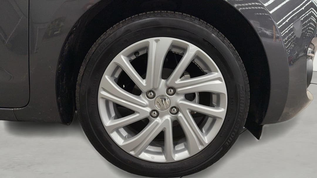 2023 Suzuki Swift Gl Navi Plus, Automatic, 18593 km, Right Front Wheel