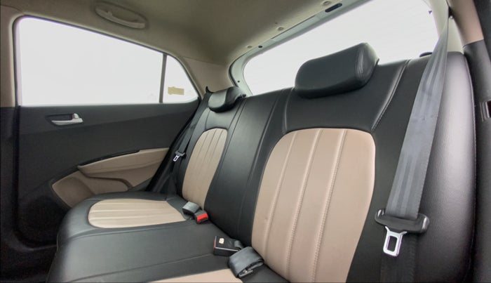 2016 Hyundai Grand i10 ASTA 1.2 (O) VTVT, Petrol, Manual, 33,893 km, Right Side Rear Door Cabin