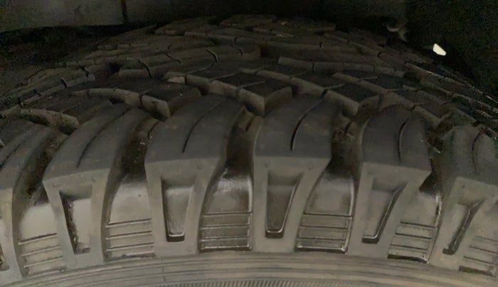 2016 Mahindra TUV300 T8, Diesel, Manual, 37,667 km, Left Rear Tyre Tread