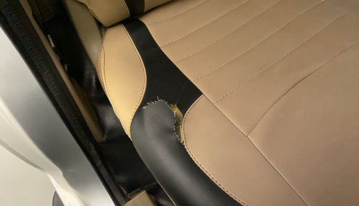 2016 Mahindra TUV300 T8, Diesel, Manual, 37,667 km, Second-row right seat - Cover slightly torn