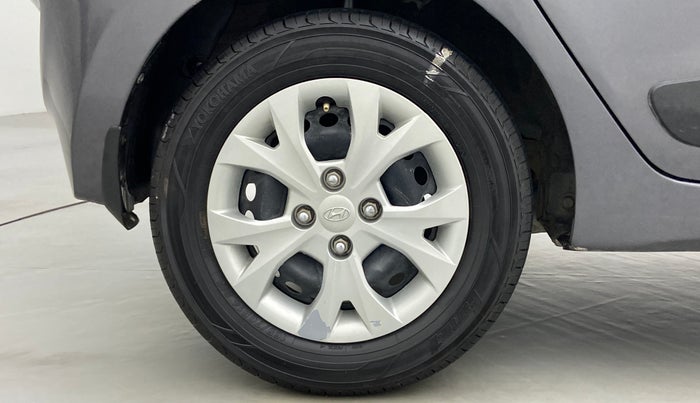 2016 Hyundai Grand i10 SPORTZ 1.2 KAPPA VTVT, Petrol, Manual, 87,260 km, Right Rear Wheel
