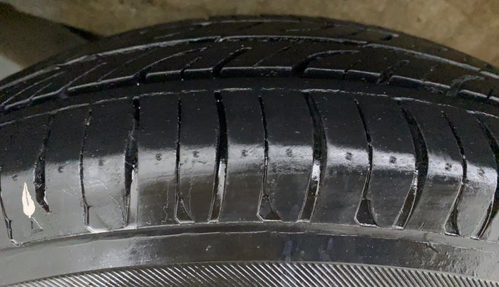 2016 Maruti Wagon R 1.0 LXI CNG, CNG, Manual, 61,492 km, Right Rear Tyre Tread