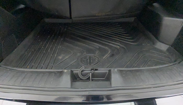 2019 MG HECTOR SHARP 1.5 DCT PETROL, Petrol, Automatic, 36,844 km, Dicky (Boot door) - Tool missing