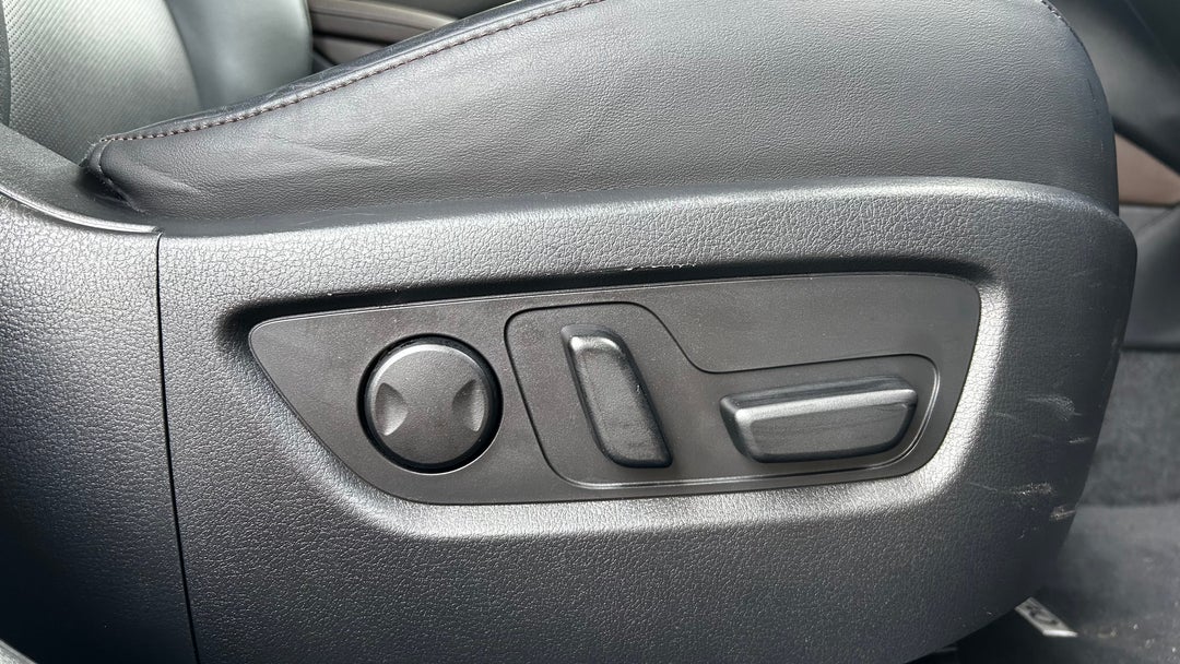 2023 Mazda CX-30 G20 Touring (fwd), Automatic, 19429 km, Drivers Side Adjustment Panel