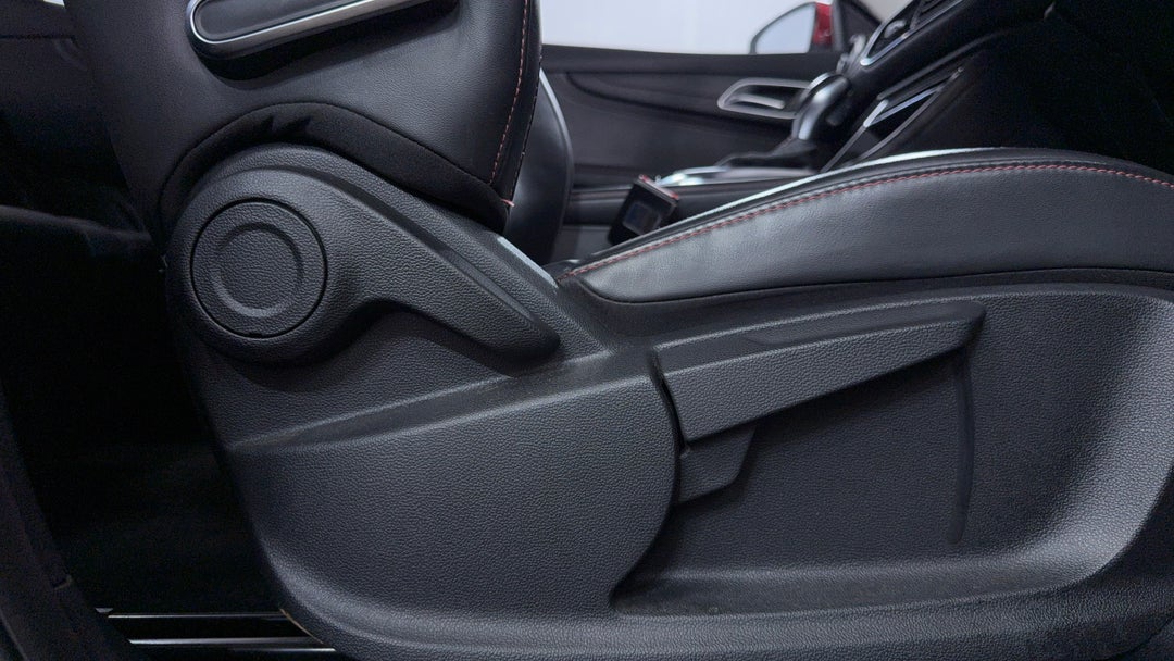 2023 MG HS Excite, Automatic, 56654 km, Drivers Side Adjustment Panel