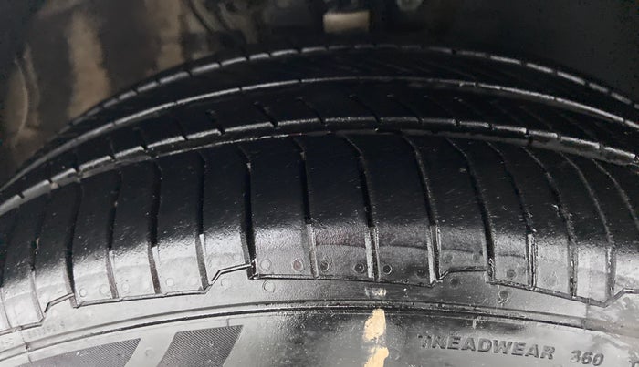 2017 Skoda Rapid 1.5 TDI MT STYLE, Diesel, Manual, 56,523 km, Right Front Tyre Tread