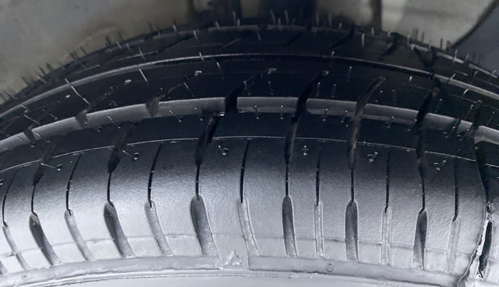 2017 Hyundai Elite i20 SPORTZ 1.2, Petrol, Manual, 61,686 km, Right Front Tyre Tread