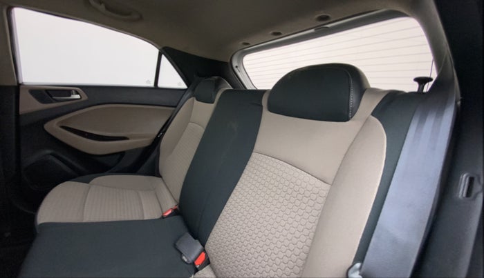 2017 Hyundai Elite i20 SPORTZ 1.2, Petrol, Manual, 61,686 km, Right Side Rear Door Cabin