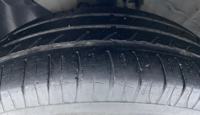 2017 Hyundai Elite i20 SPORTZ 1.2, Petrol, Manual, 61,686 km, Left Front Tyre Tread