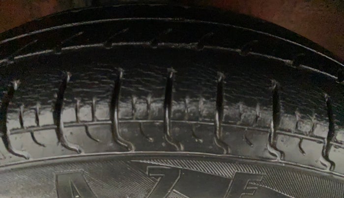 2015 Maruti Alto 800 VXI, Petrol, Manual, 23,721 km, Left Rear Tyre Tread
