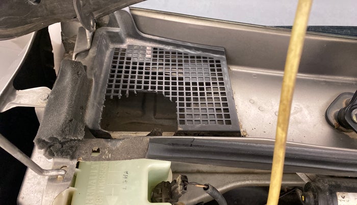 2016 Renault Kwid RXT, Petrol, Manual, 36,375 km, Bonnet (hood) - Cowl vent panel has minor damage