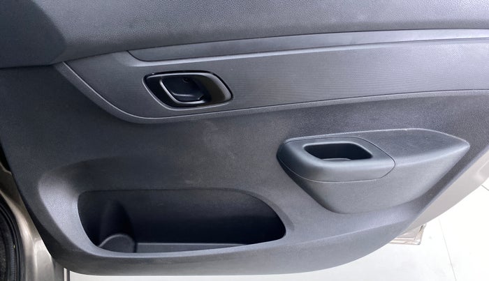 2016 Renault Kwid RXT, Petrol, Manual, 36,375 km, Driver Side Door Panels Control
