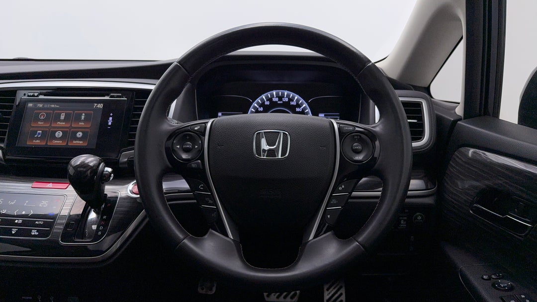 2017 Honda Odyssey Vti-l, Automatic, 90982 km, Steering Wheel Close-up