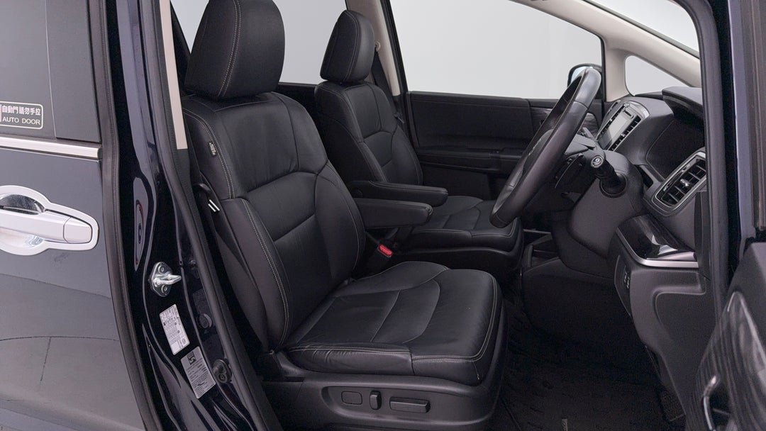 2017 Honda Odyssey Vti-l, Automatic, 90982 km, Right Side Front Door Cabin View