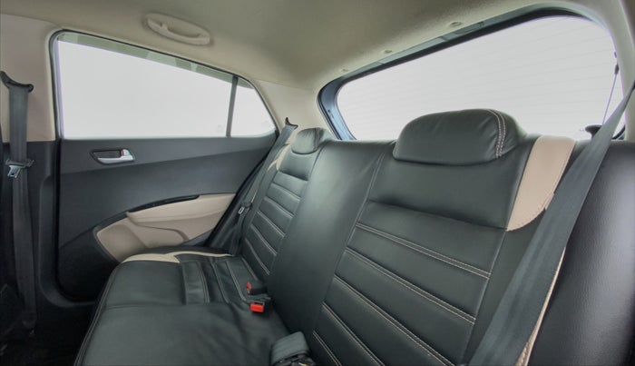 2016 Hyundai Grand i10 SPORTZ 1.2 KAPPA VTVT, Petrol, Manual, 34,917 km, Right Side Rear Door Cabin