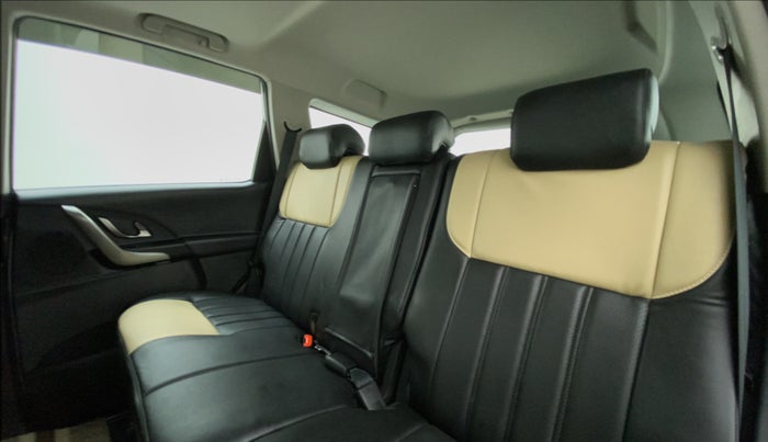2020 Mahindra XUV500 W9, Diesel, Manual, 21,468 km, Right Side Rear Door Cabin