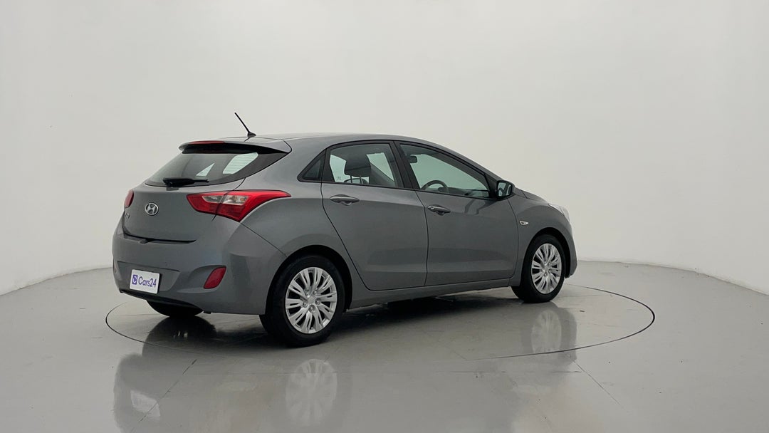 Right Back Diagonal (45- Degree) View