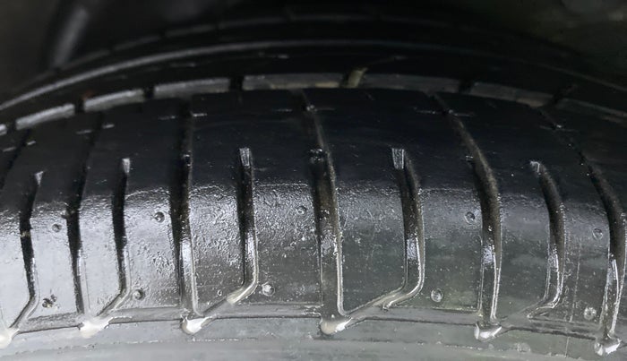 2014 Hyundai Verna FLUIDIC 1.4 CRDI, Diesel, Manual, 25,774 km, Left Rear Tyre Tread