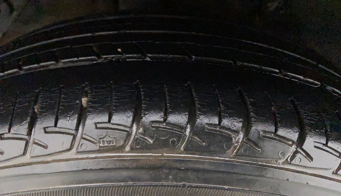 2018 Hyundai Elite i20 ASTA 1.2, CNG, Manual, 18,990 km, Right Front Tyre Tread