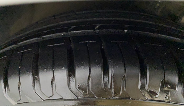 2012 Toyota Corolla Altis GL, Petrol, Manual, Left Front Tyre Tread