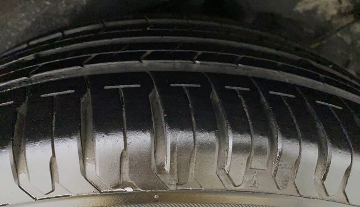 2012 Toyota Corolla Altis GL, Petrol, Manual, Left Rear Tyre Tread